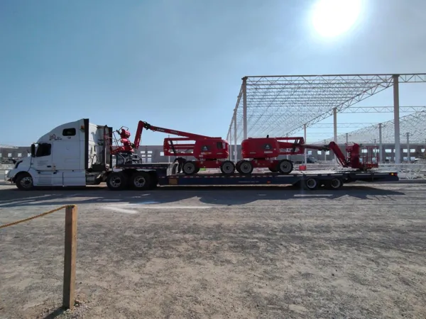 Traslado de equipos en plataforma de transporte